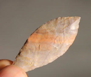 Neolithic Multicolour Agate Flint Leaf-Shaped Arrowhead – 4.9 cm | Ténéré, Mali