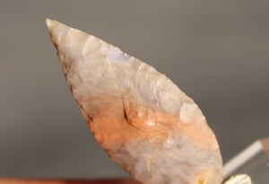 Neolithic Multicolour Agate Flint Leaf-Shaped Arrowhead – 4.9 cm | Ténéré, Mali