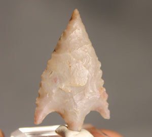 Neolithic Agate Flint Barbed Arrowhead – 3.8 cm | Ténéré, Mali